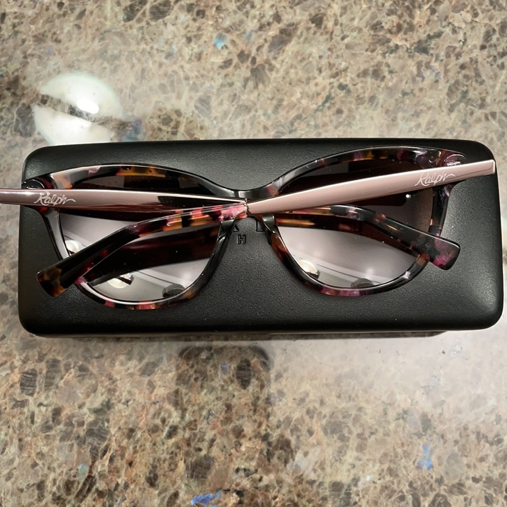 Brown lenses and Tortoise frame - Picture 7 of 9